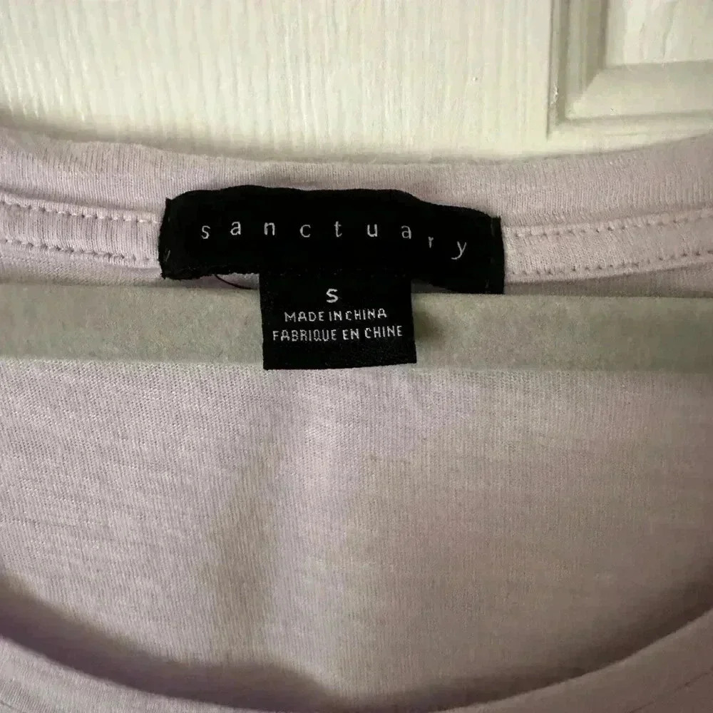 Light purple t shirt with scoop neck - Picture 2 of 3